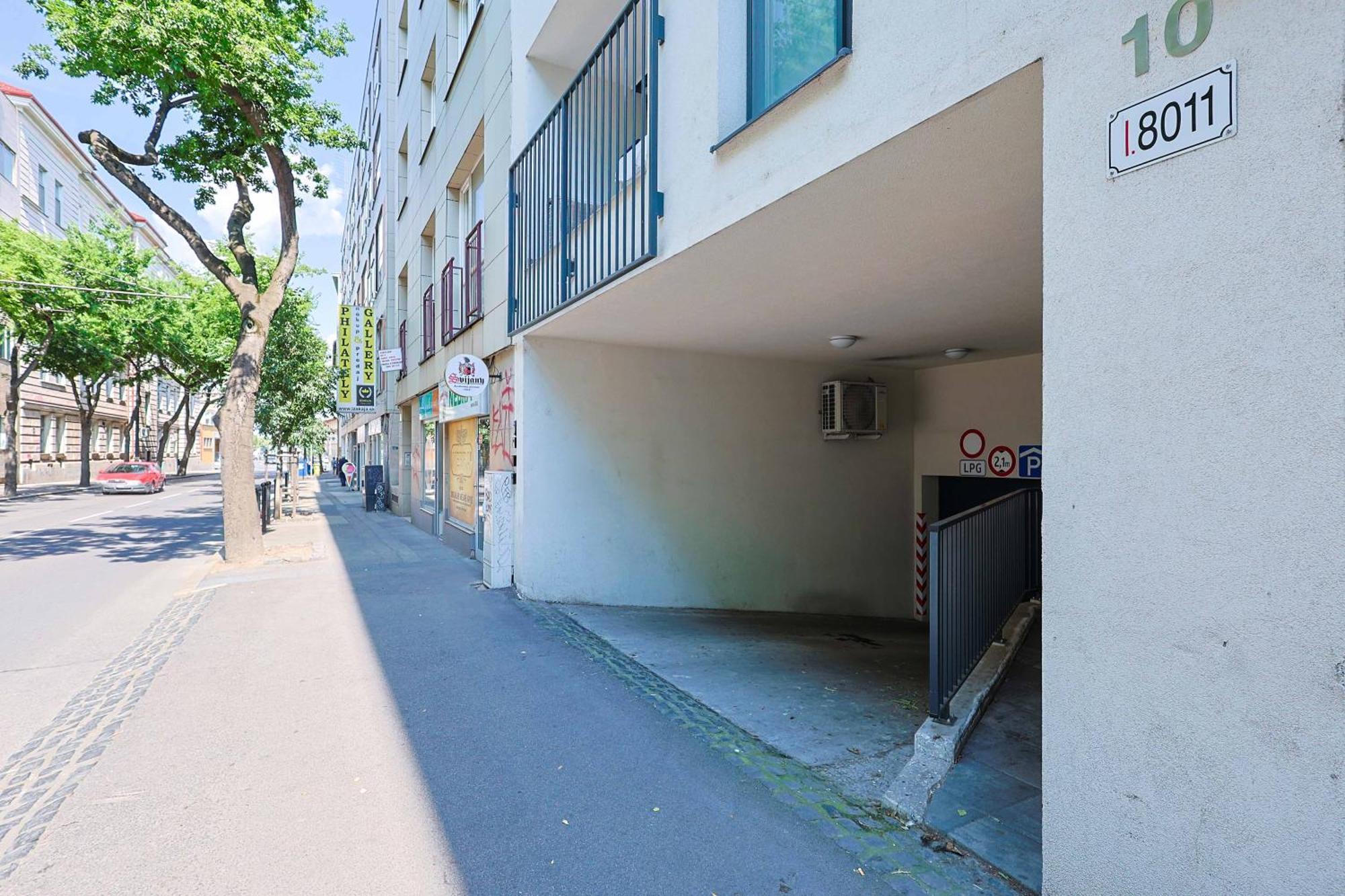 ブラチスラヴァAdamick Place In City Centre With Free Parkingアパートメント エクステリア 写真
